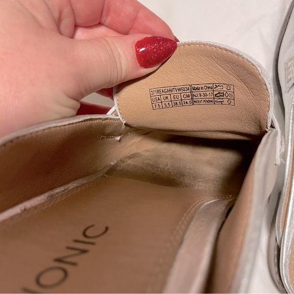 Vionic Raegan Mules - Picture 3 of 3